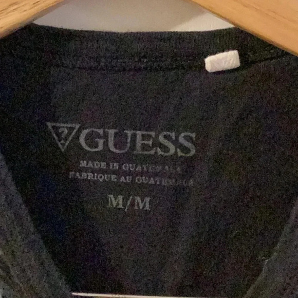 Guess Graphic 3D Print V-Neck T-Shirt in Size Medium. - Picture 2 of 3